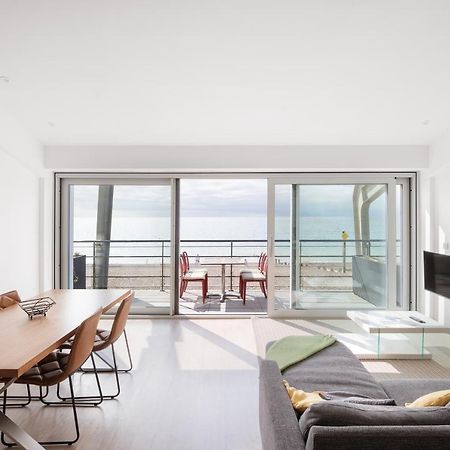 Lancing Beach Apartment. Exterior photo