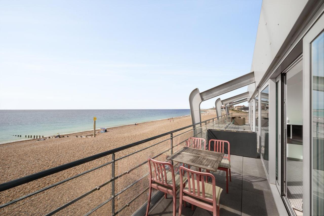 Lancing Beach Apartment. Exterior photo