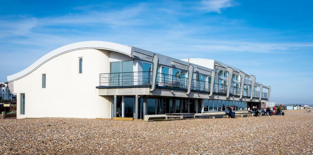 Lancing Beach Apartment. Exterior photo